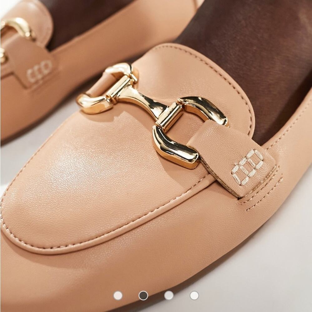 NWT Women’s Faux Leather London Rebel Snaffle Trim Flats Shoes Camel size 6